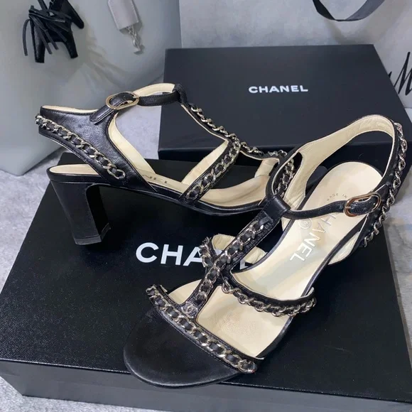 CHANEL CLASSIC CHAIN HEELS - Picture 4 of 16